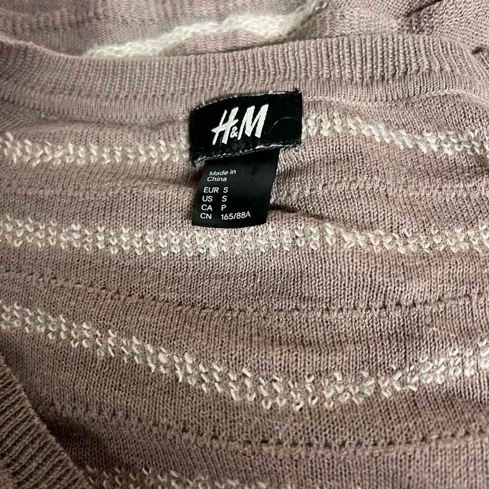 H&M button‎ down sweater - Picture 2 of 3